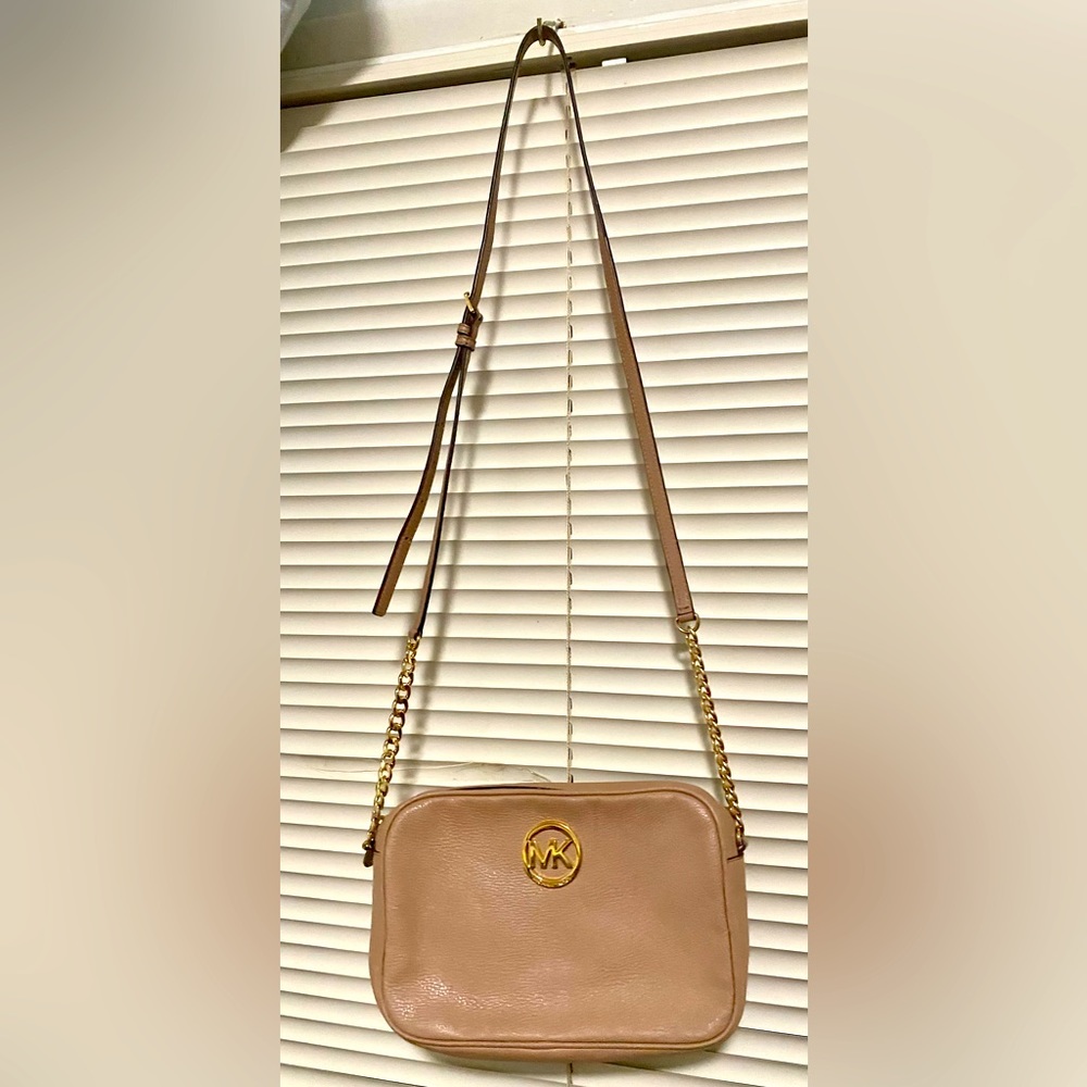 Stunning Michael Kors purse. Beautiful neutral blush color